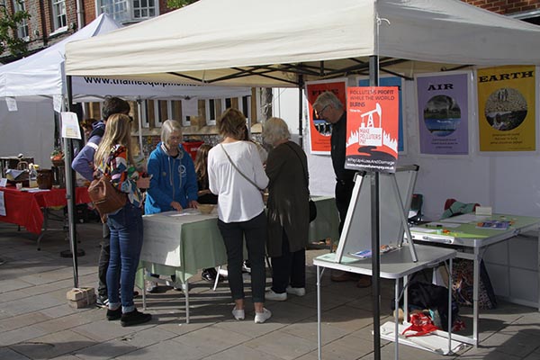Henley Quakers welcomed about one hundred people to their Climate Justice stall in the Market Place on 24th September as part of the Great Big Green Week.  Types of seed were used as part of an identification quiz leading to discussion about their ingenious use by farmers in impoverished countries already affected by climate change.  This led to some valuable conversations, and encouragement to sign the Make Polluters Pay Petition.