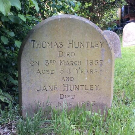 Thomas-Huntleys-grave-stone